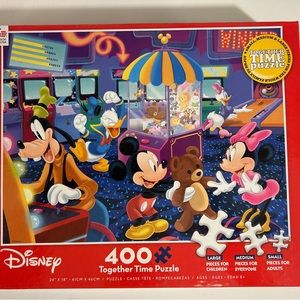 Like New 400 All Sizes Family Puzzle 24”x18” by Disney!